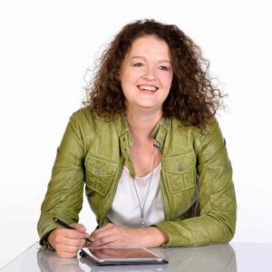 Claudia bei der Arbeit - Claudia Aigner